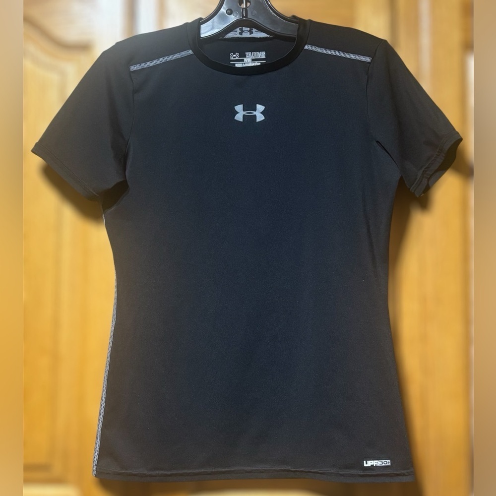 Under Armour Heat Gear Black UPF 30 Athletic Top Youth XL EUC